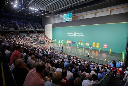 Estreno del frontón Navarra Arena con 3000 personas