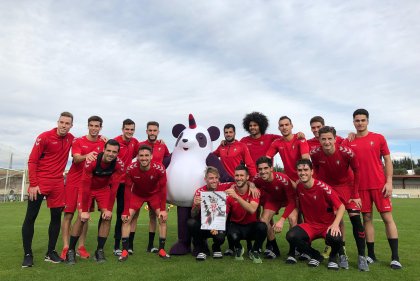 Pandi entrena con los jugadores de Osasuna