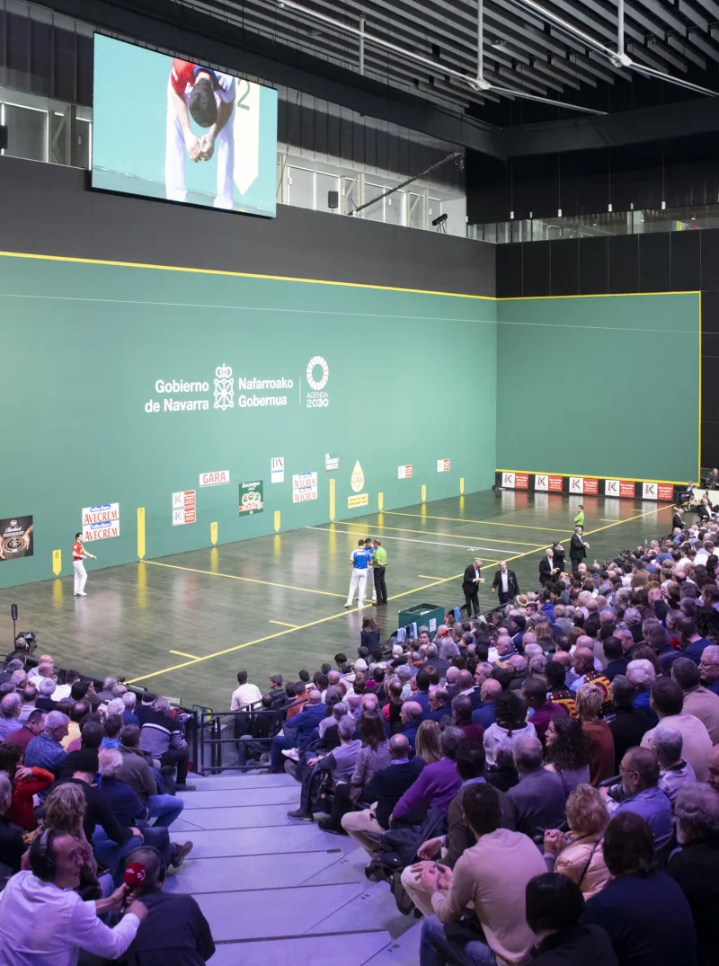 pelota mano en arena