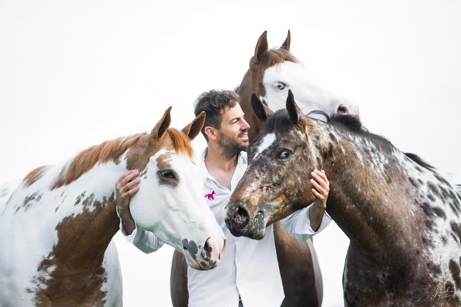 Santí Serra con sus caballos